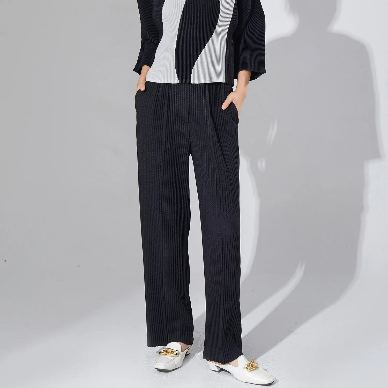 2025 Folded wide-leg pants women's high waist drape  autumn new Miyake loose straight pants casual solid color trousers