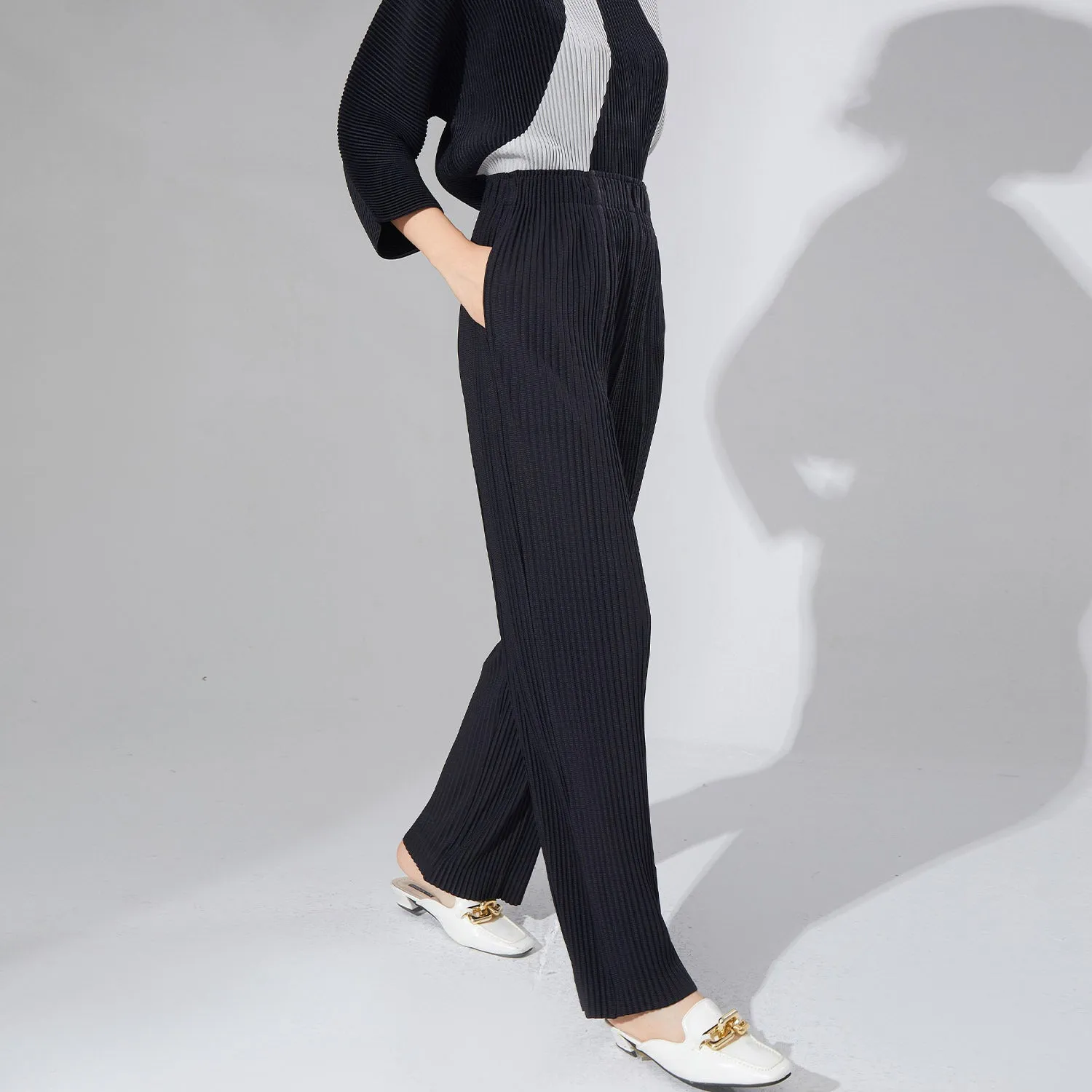 2025 Folded wide-leg pants women's high waist drape  autumn new Miyake loose straight pants casual solid color trousers