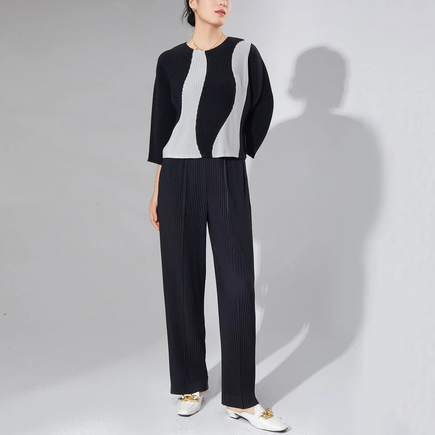 2025 Folded wide-leg pants women's high waist drape  autumn new Miyake loose straight pants casual solid color trousers