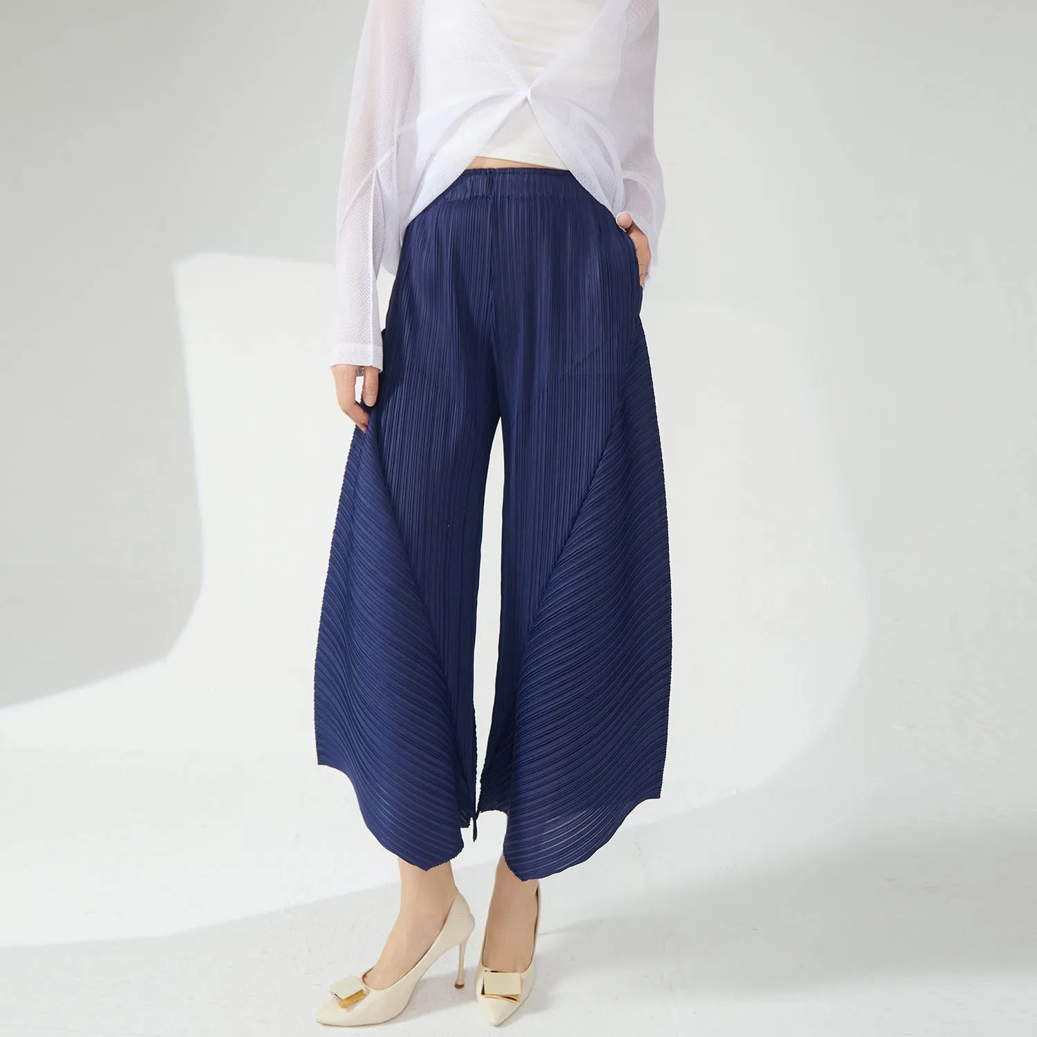 2025 Miyake casual pants women's clothing factory supply elastic waist loose and thin wide-leg pants drape pleated special-shaped pants