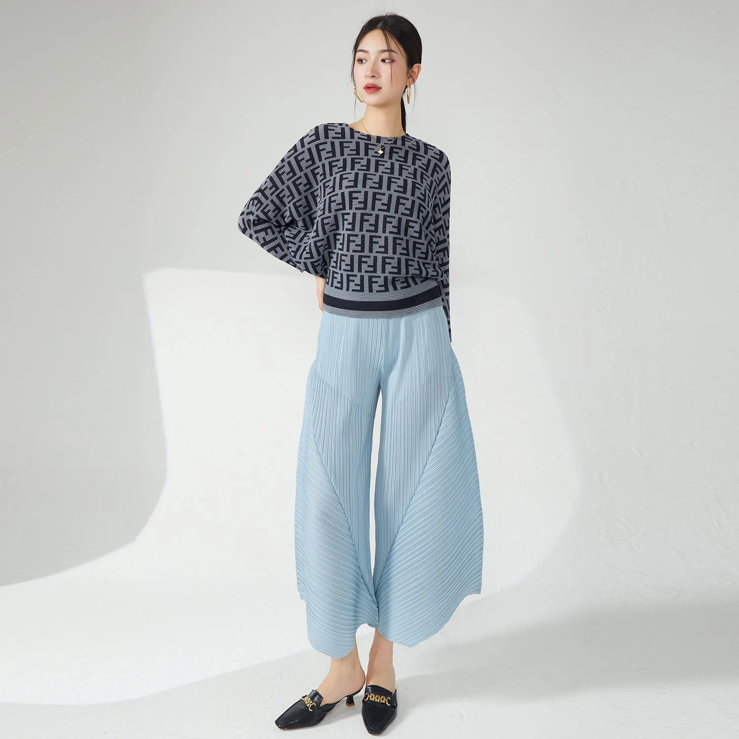 2025 Miyake casual pants women's clothing factory supply elastic waist loose and thin wide-leg pants drape pleated special-shaped pants