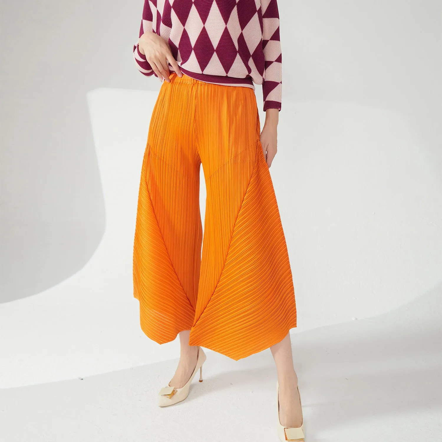 2025 Miyake casual pants women's clothing factory supply elastic waist loose and thin wide-leg pants drape pleated special-shaped pants