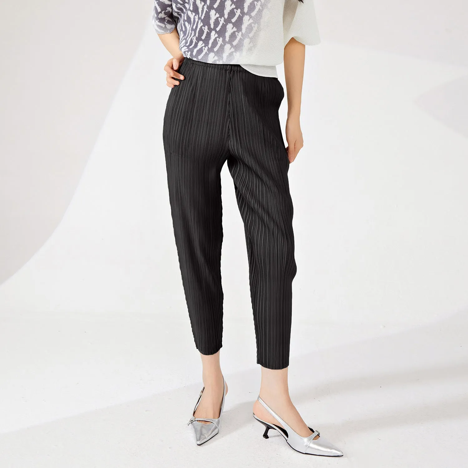 2025 Miyake Women's Spring Women's Small Casual Pants Elastic Waist High-end Simple Versatile Nine-Point Pants Folded Harlan Pants