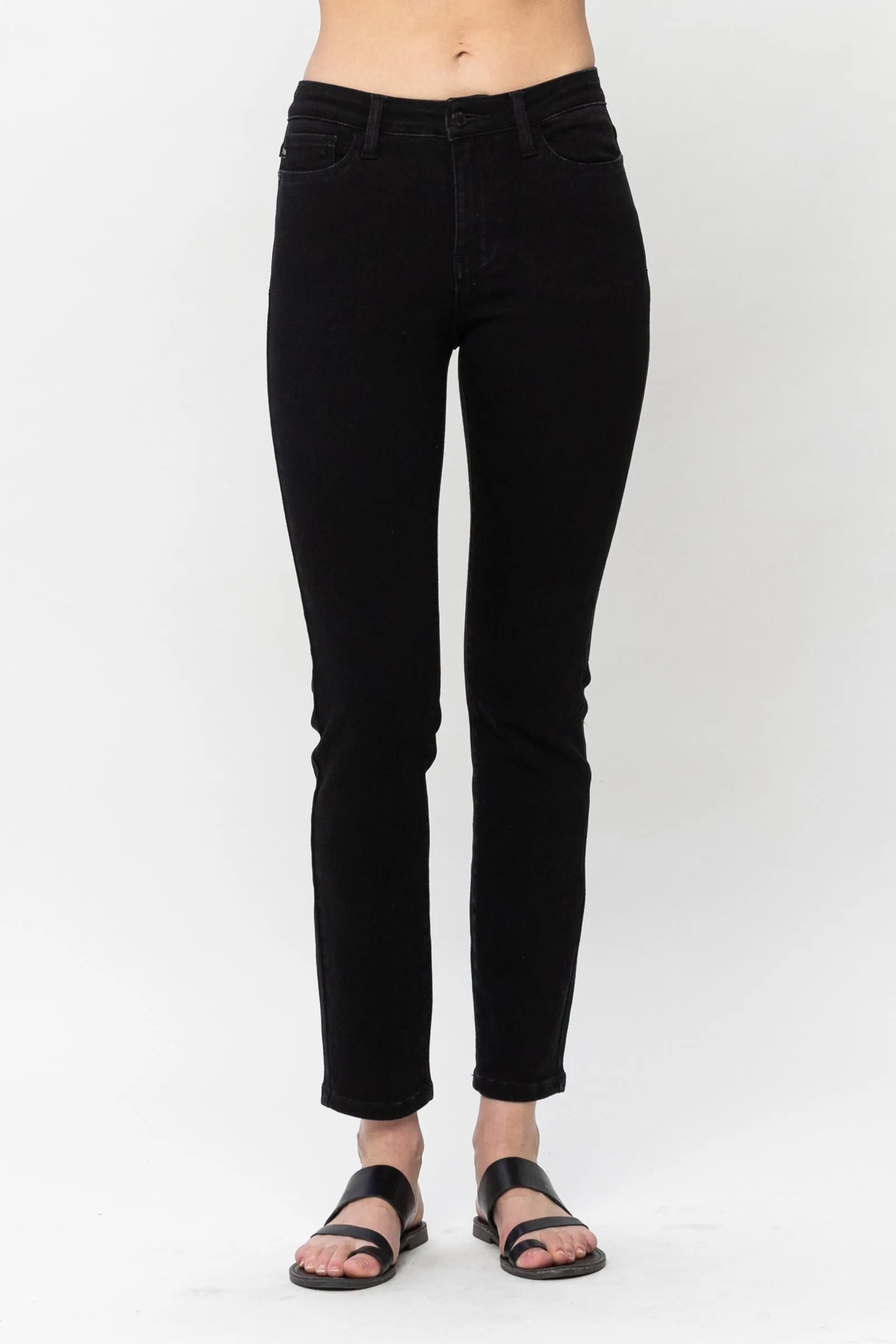 Judy Blue || Kara Mid-Rise Black Slim Fit Jean