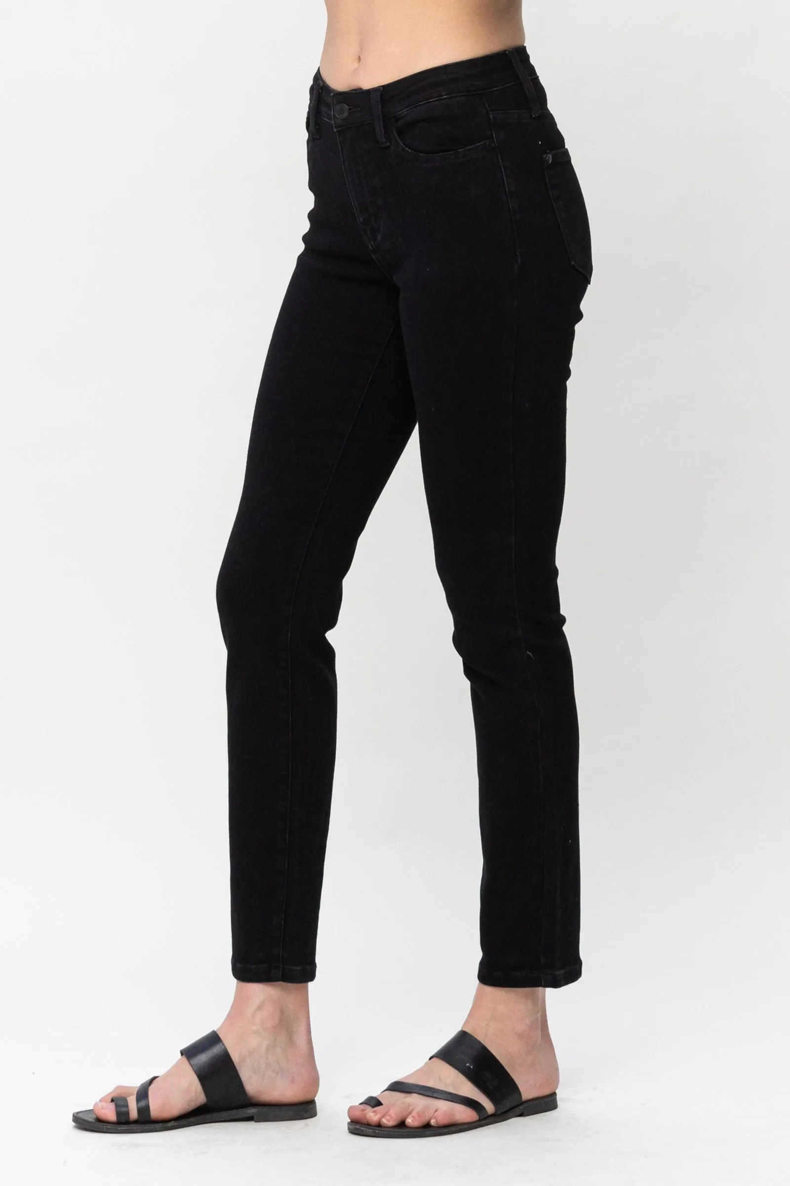 Judy Blue || Kara Mid-Rise Black Slim Fit Jean