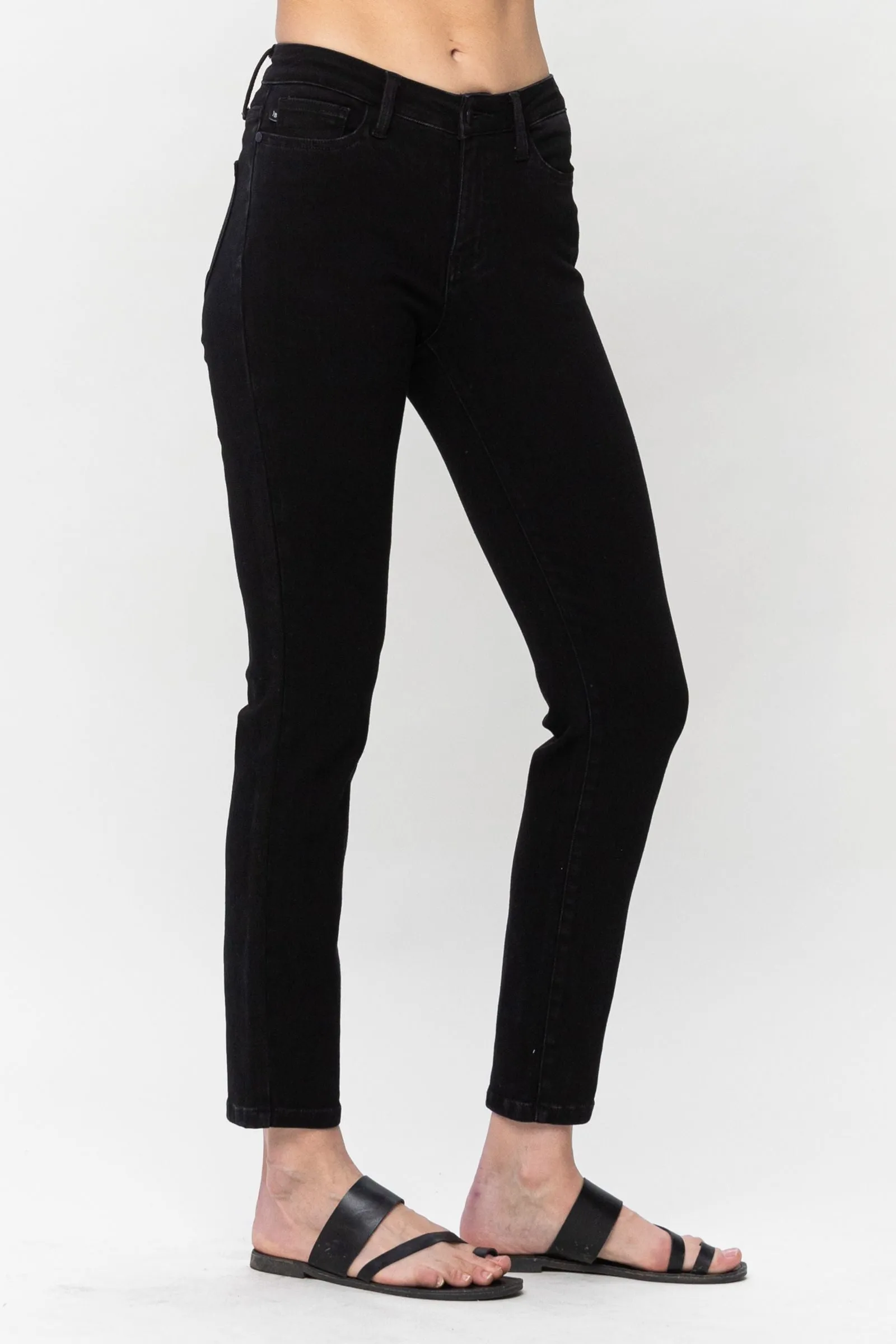 Judy Blue || Kara Mid-Rise Black Slim Fit Jean