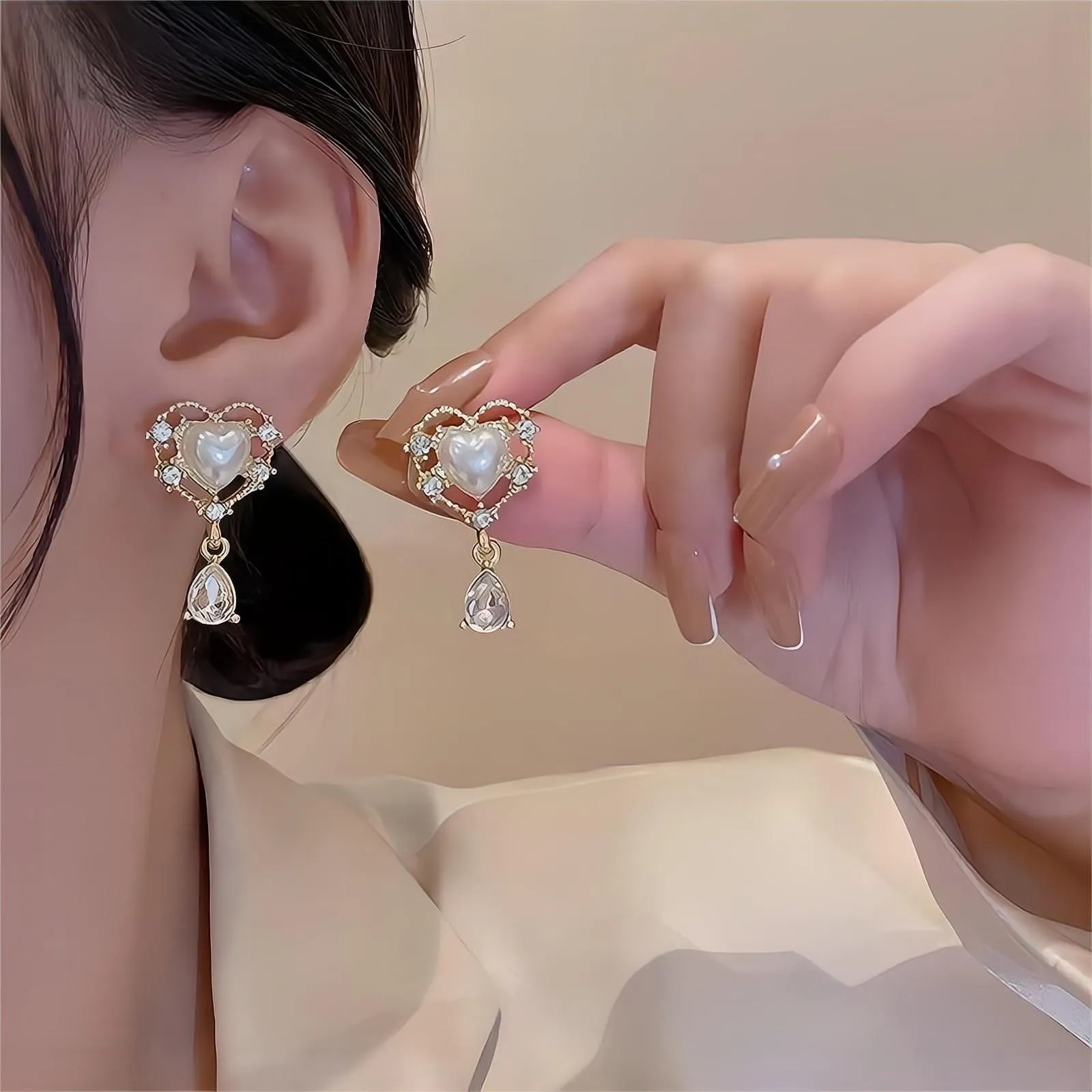 Trendy Dangling Rhinestone CZ Inlaid Pearl Heart Earrings