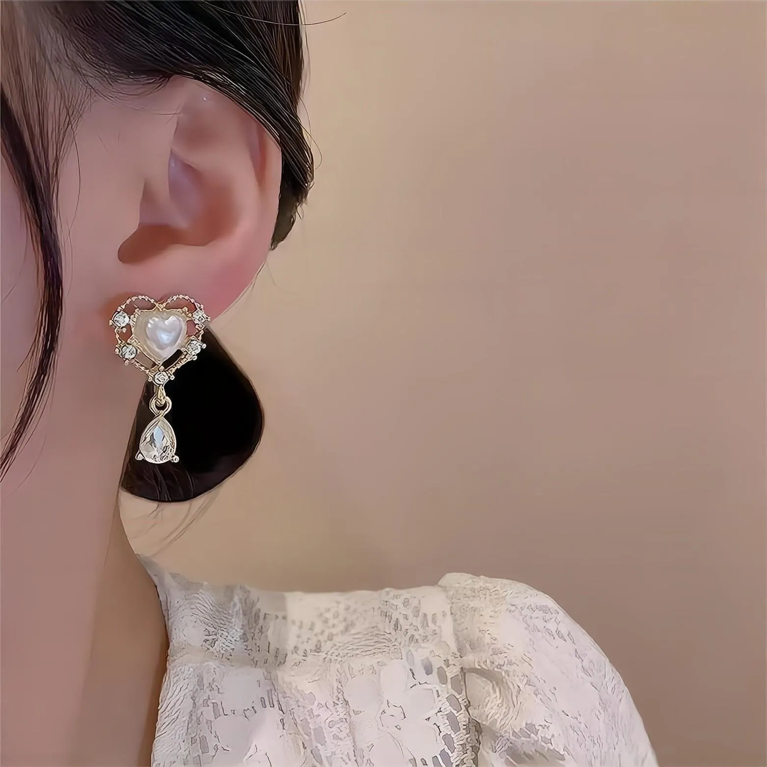 Trendy Dangling Rhinestone CZ Inlaid Pearl Heart Earrings