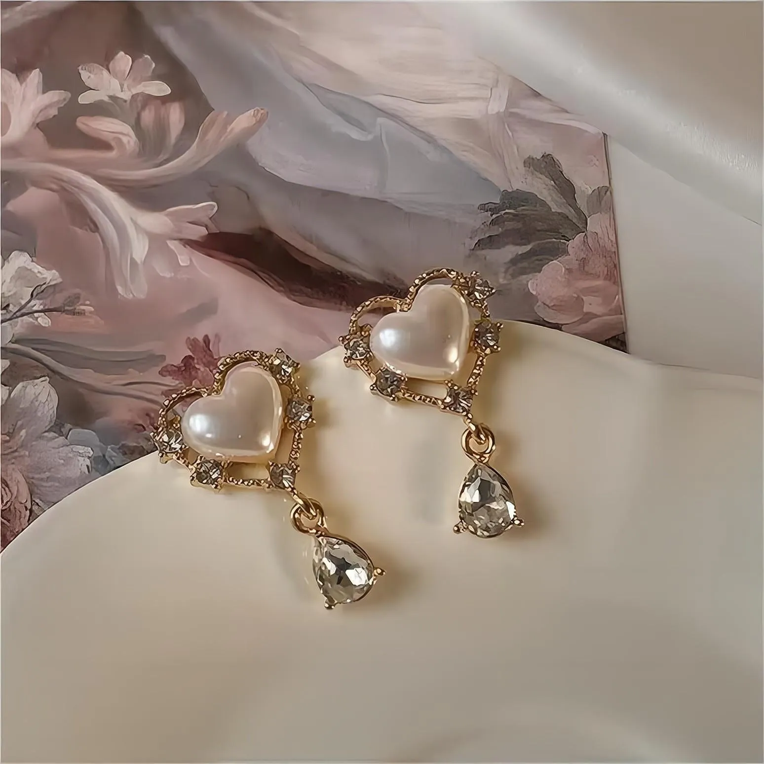 Trendy Dangling Rhinestone CZ Inlaid Pearl Heart Earrings