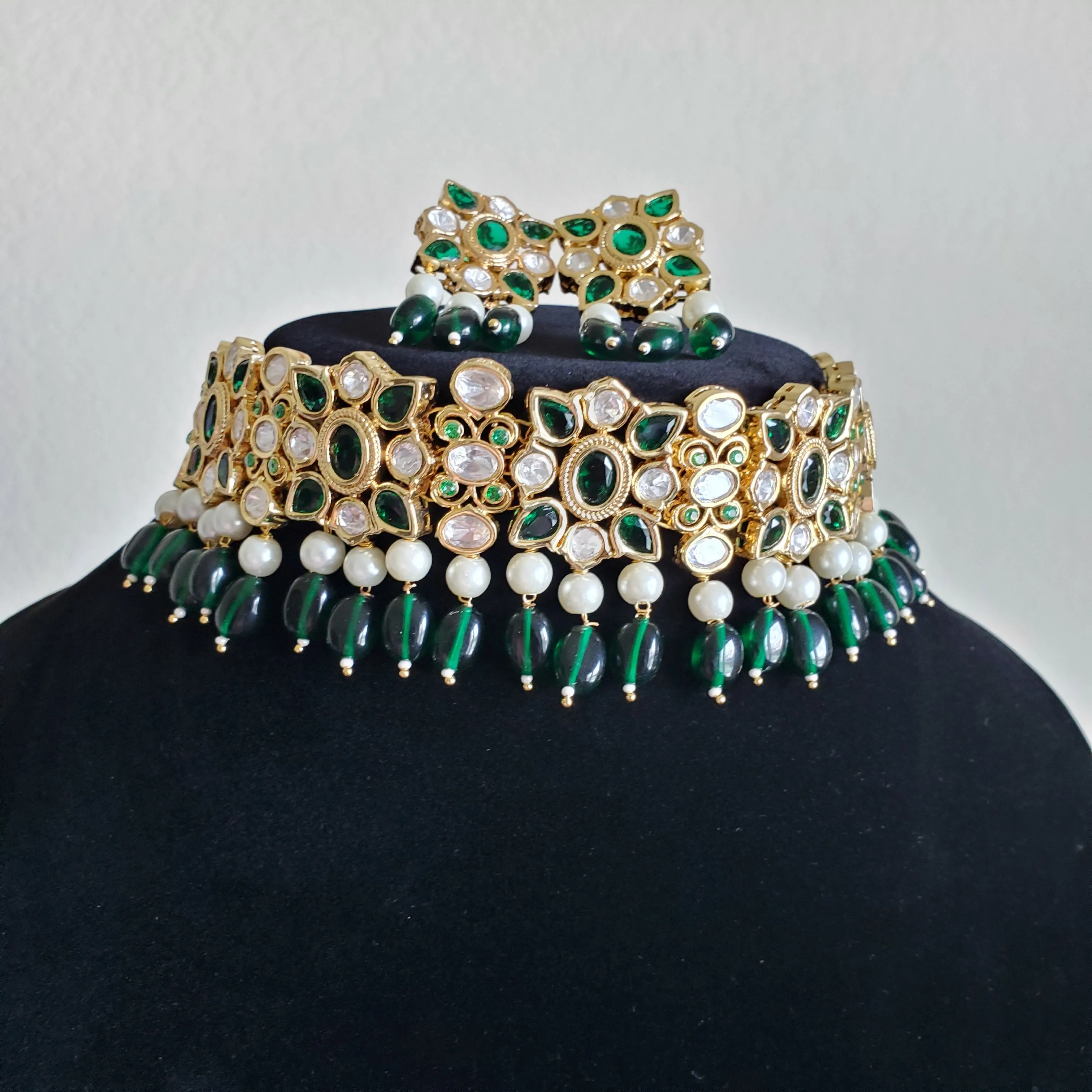 Trendy Silver Foiled Kundan Necklace Set T33