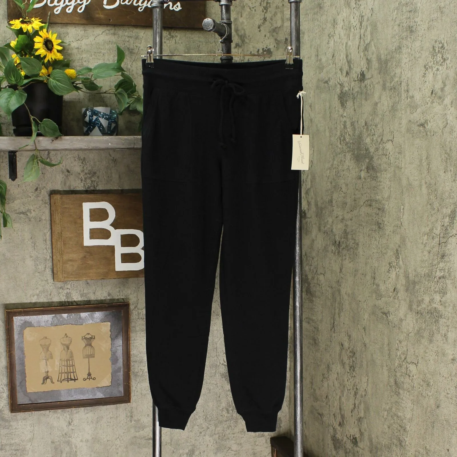 Universal Thread Women's Mid-Rise Regular Fit Fleece Jogger Sweatpants